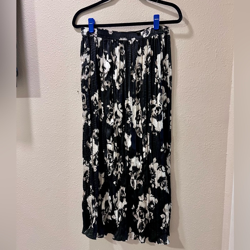 Vera Wang Silk Flowy Skirt